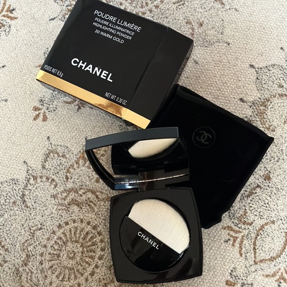 Chanel Highlighter Poudre Lumiere - Picture 6 of 6
